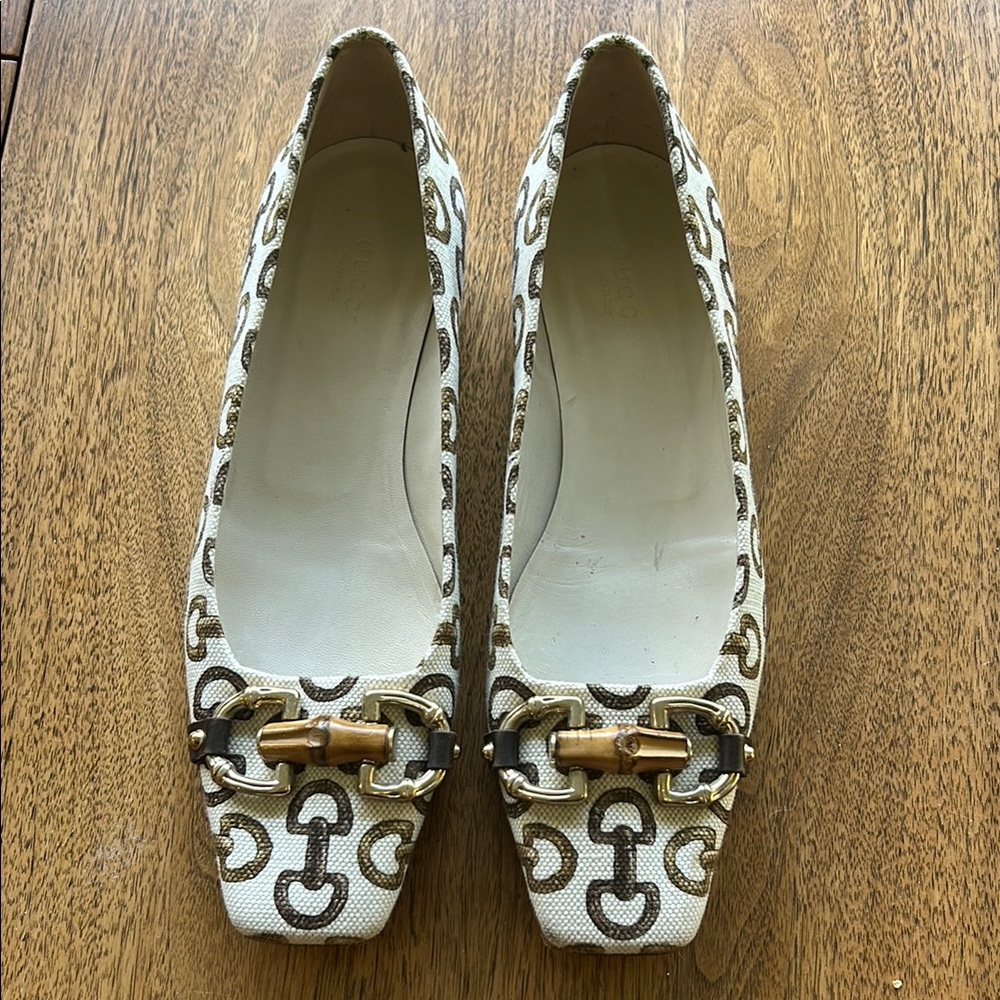 Gucci White and Brown Flats with Gold Accents